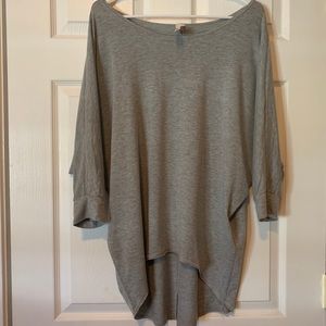 Gray off-the shoulder over-sized quarter-sleeve